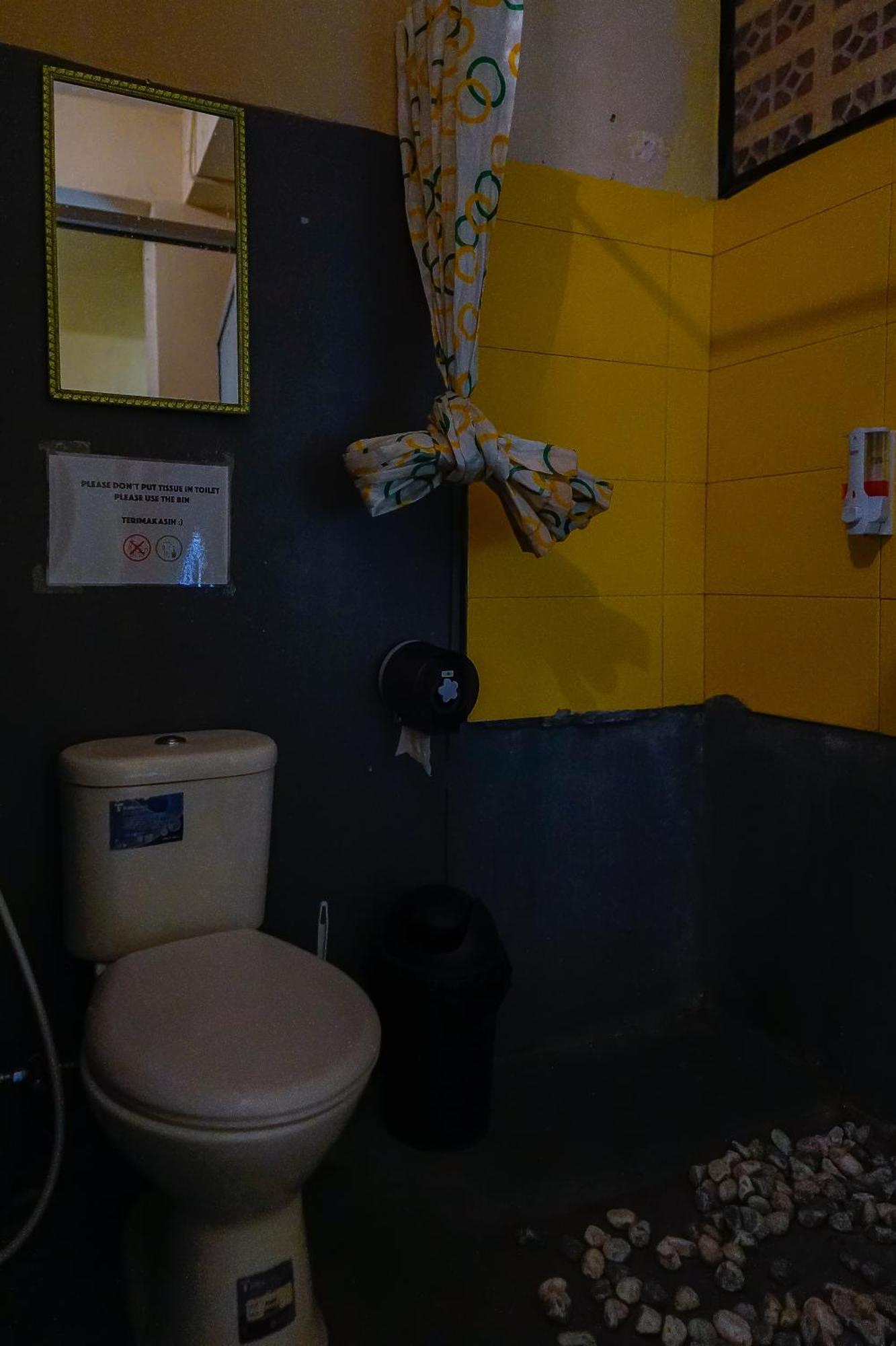 Kokos Hostel Padang City Room photo